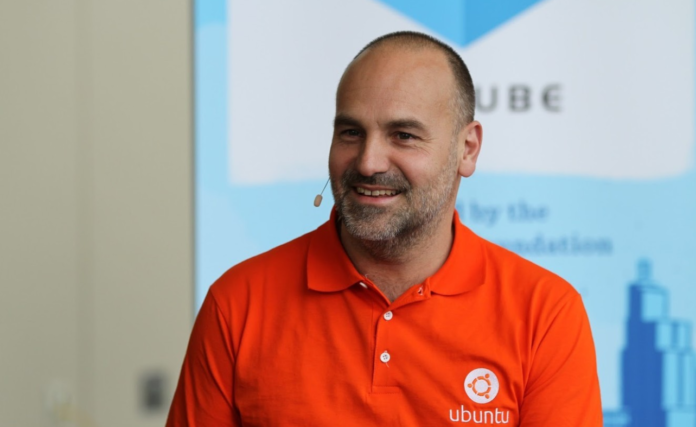 We were ten years ahead, but the community did not let us do it, says Mark Shuttleworth