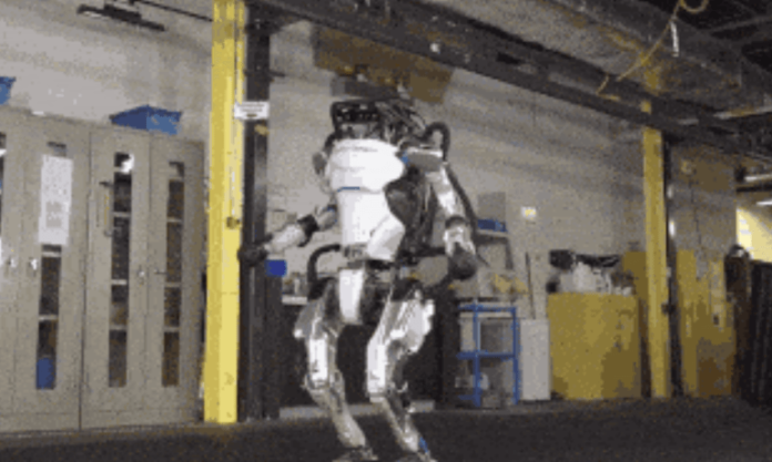 Atlas humanoid robot learns new movements: Tumbles, Arms and much more