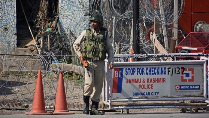 Bomb attack in Kashmir: 10 people injured including police and a journalist