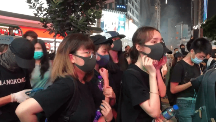 Hong Kong: society is half paralyzed, worried and frightened