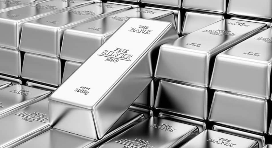 Analysts: Soon silver will shine even brighter than gold