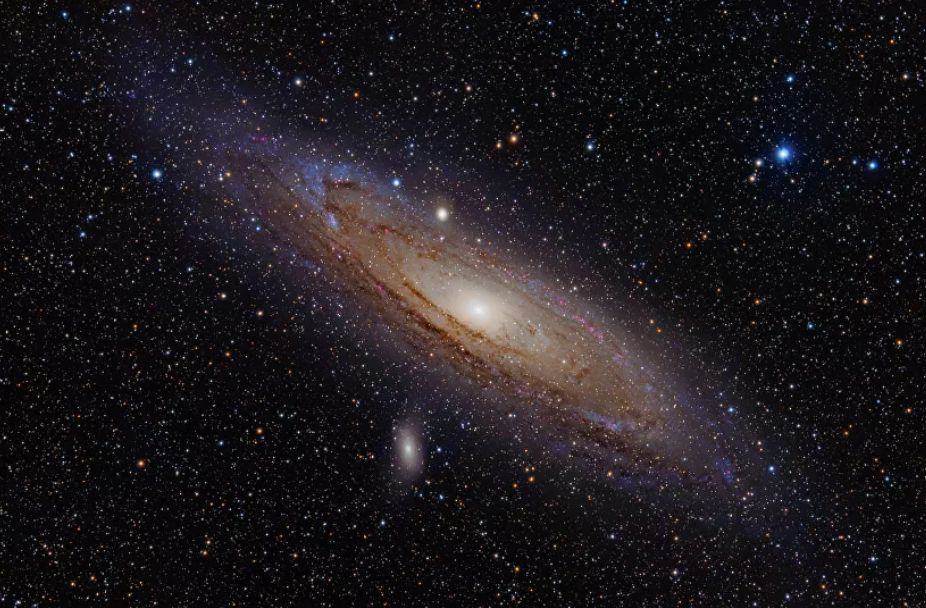 Hubble telescope maps the halo around the Andromeda galaxy for the first time