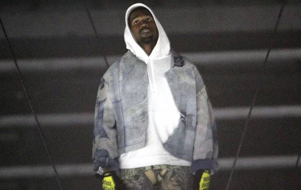 Kanye West urinates on his Grammy Award and the internet crashes