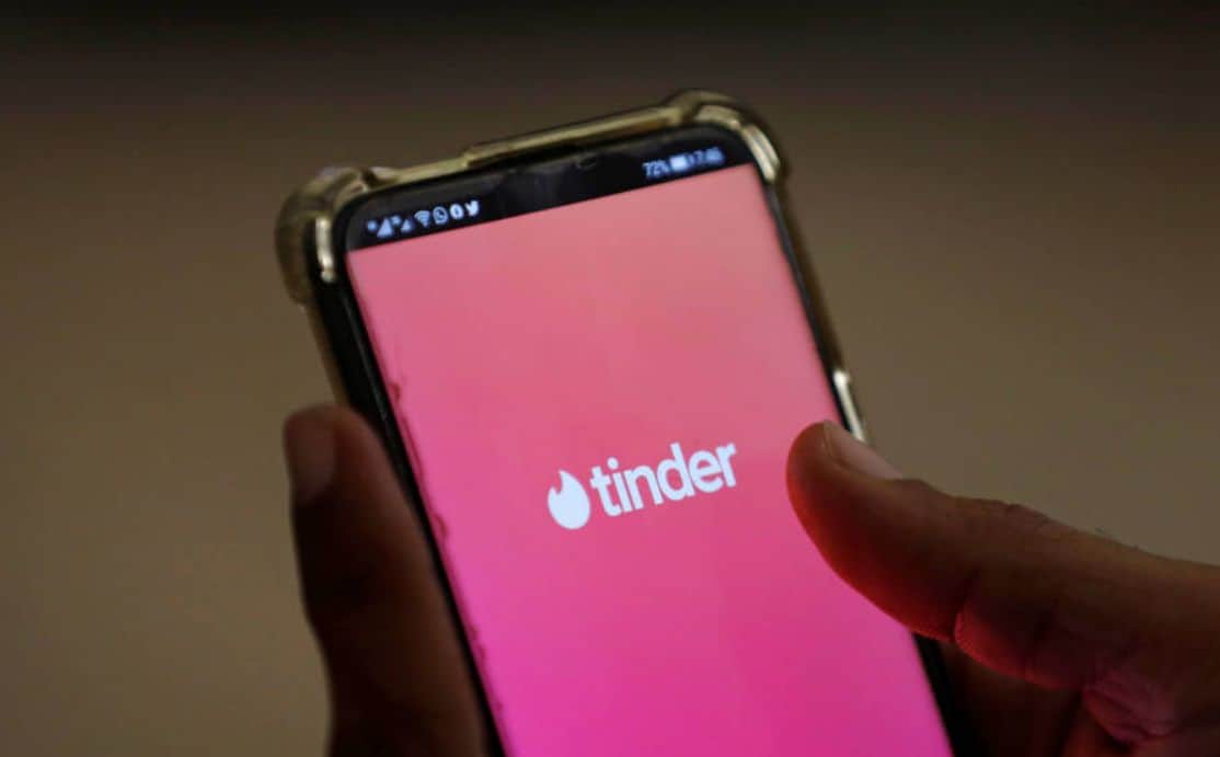 Pakistan bans dating apps Tinder and Grindr for 