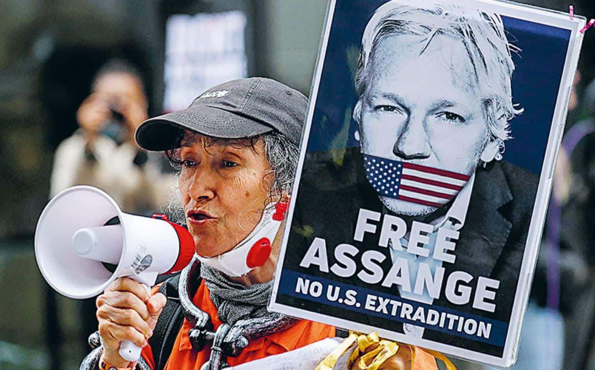 WikiLeaks founder's trial resumes