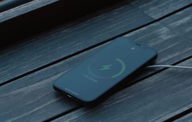Apple's new wireless charger disappoints
