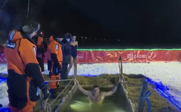 A bath in icy waters: this is how Russians celebrate the Epiphany, an Orthodox religious tradition