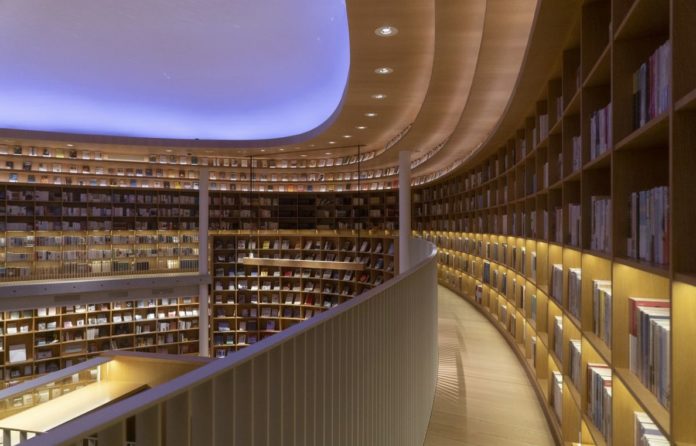 A portal to another dimension is revealed in Umberto Eco's library - Video