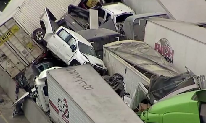 At least 6 people die in Texas in the collision of more than 130 cars