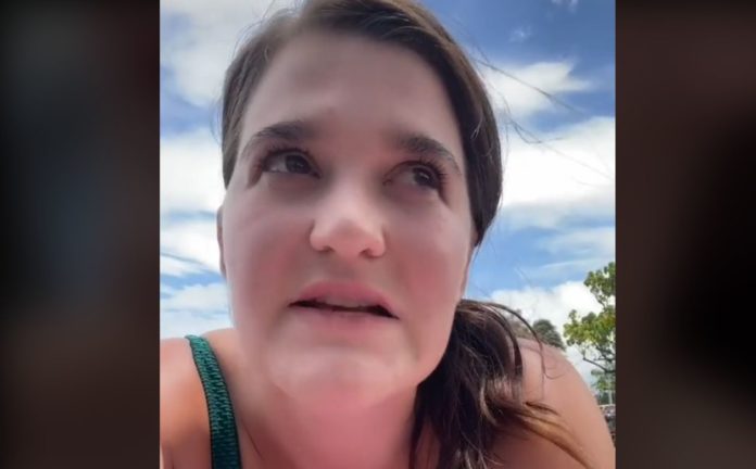 Netizens Strom After Hawaii Tourist Alleges She Was Forced by 'Angry Mom' to Leave Beach Due to Bikini