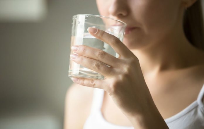 Seven surprising effects of drinking water on an empty stomach in the morning