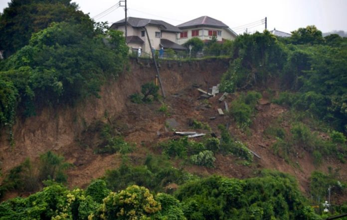Japan: Huge landslide destroys several houses - 20 people missing