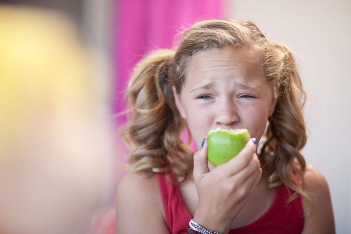 Tart, Juicy, But Not For Everyone: Who Shouldn't Eat Green Apples?