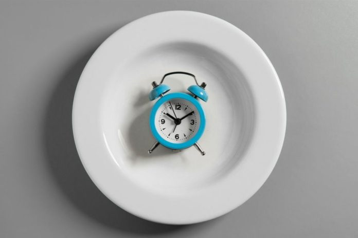 Intermittent fasting besides weight loss also lowers death risk - says new study
