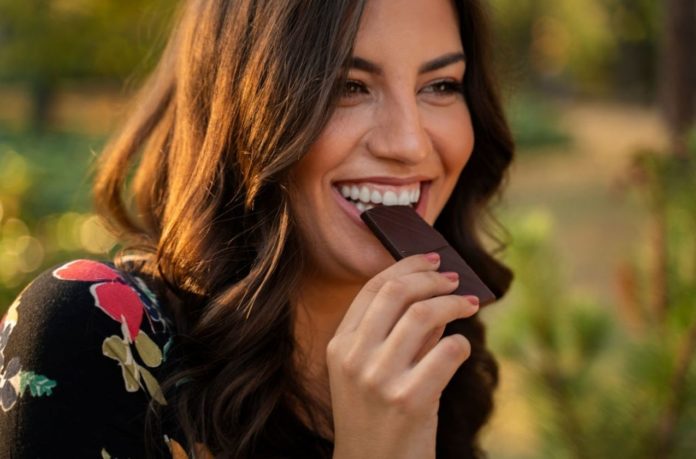 Those who are trying to lose weight should stock up on dark chocolate, says British doctor