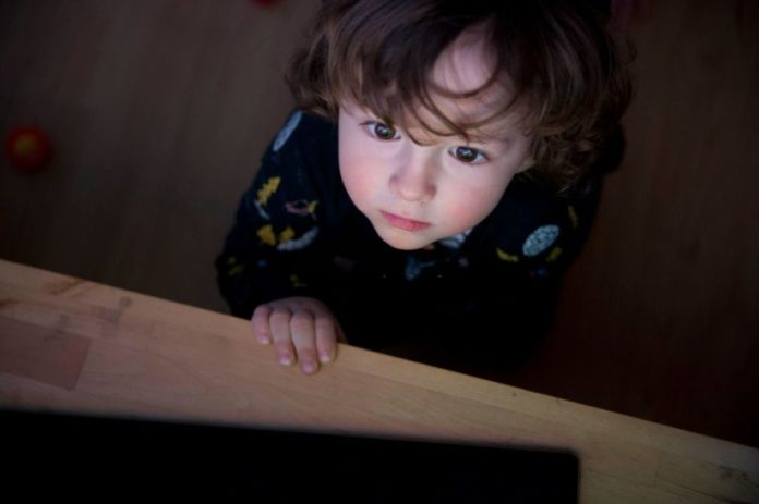 Children screen time threatens their mental health, study warns