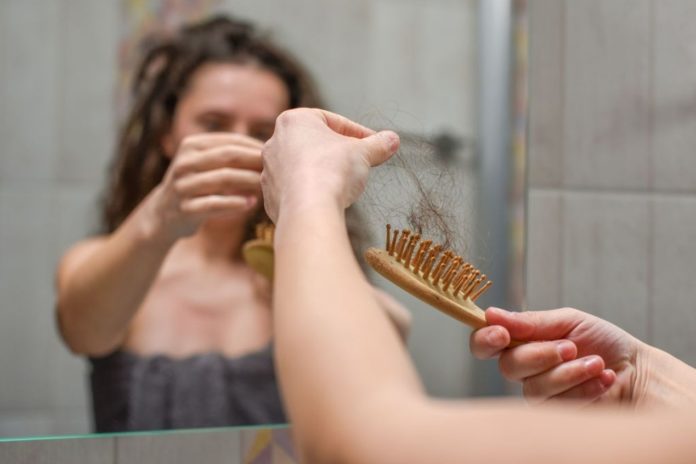 Experts named two common causes of hair loss