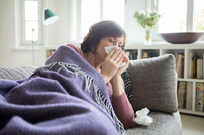 Professor reveals the easiest way to spot the common flu vs. Omicron