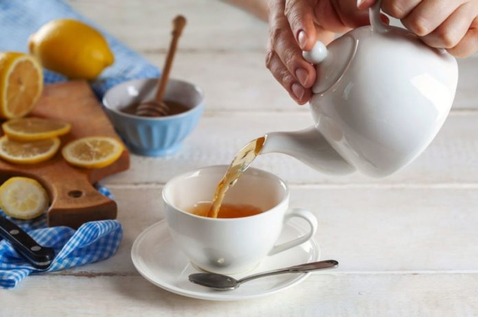Experts find secret of pouring the perfect tea - without wasting a single drop