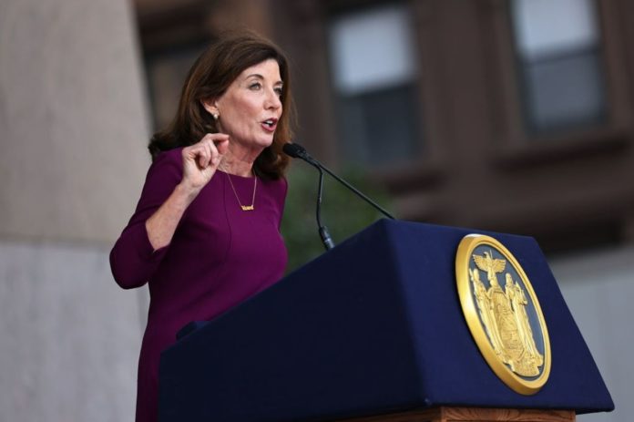New Yorkers to continue wearing mask indoors until Feb. 10, Says New York Gov. Kathy Hochul