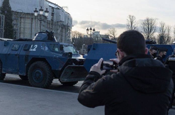 Nearly 7,200 police and armoured vehicles deployed in Paris as COVID protest approaches capital