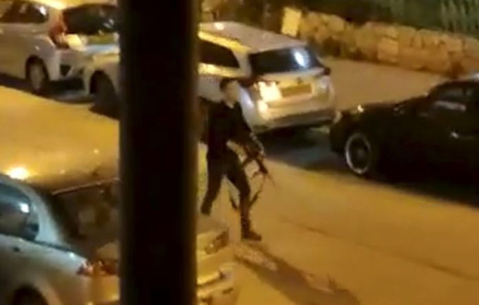 In Israel, a terrorist shot people in the middle of the city: video