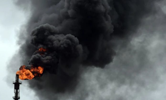 Nigeria: at least 100 killed in illegal oil refining depot explosion