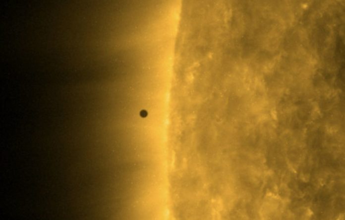Sun sweeps Mercury with a powerful surge of plasma