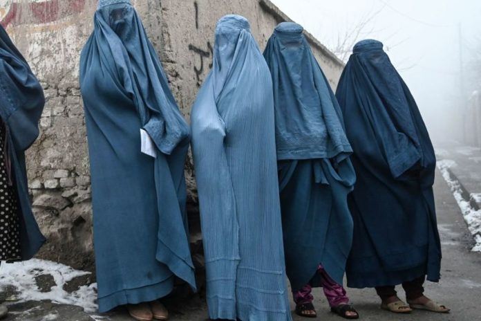 Afghan Women Crushed as Taliban Orders to Wear Head-to-Toe Burqa in Public