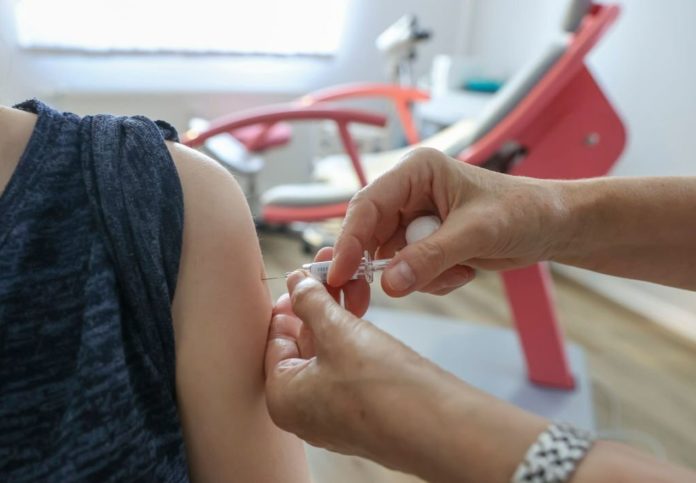 Findings push for flu shot soon after heart attack reduces death risk