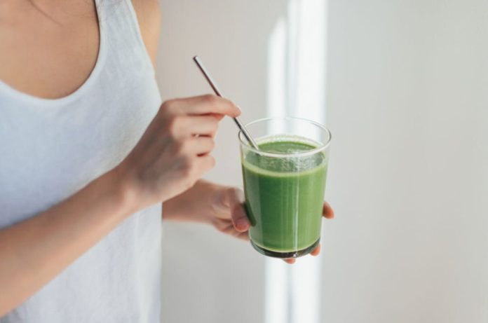 Drinking This Green Juice While on Statins Can Raise Risk of Side Effects - Experts Warn
