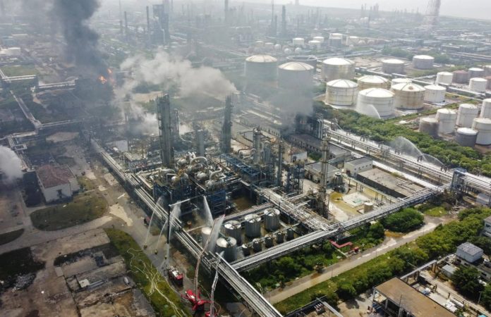 Saturday Morning Fire At Shanghai Sinopec Plant Leaves One Dead
