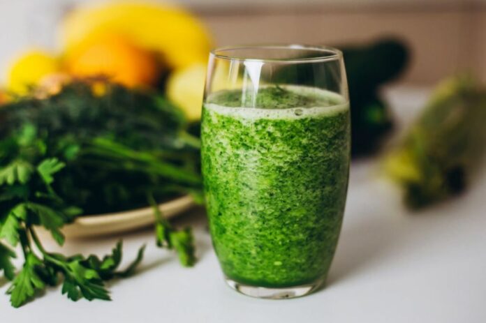 Liquids That Actually Maximize Antioxidant Content in Spinach Smoothies Are Not What You Think