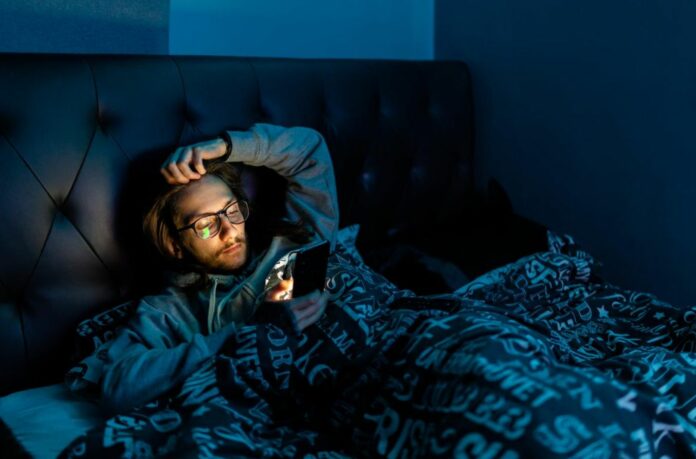 Insomnia? Avoid Doing This One Thing Right Now If You Want to Sleep Faster - It's Not About Screen Time